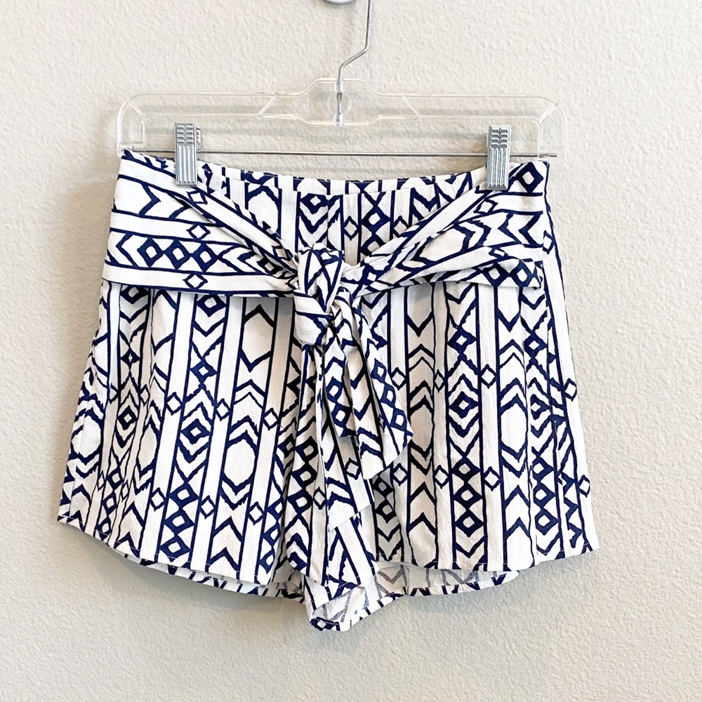 THML Blue Aztec Bow Shorts size small